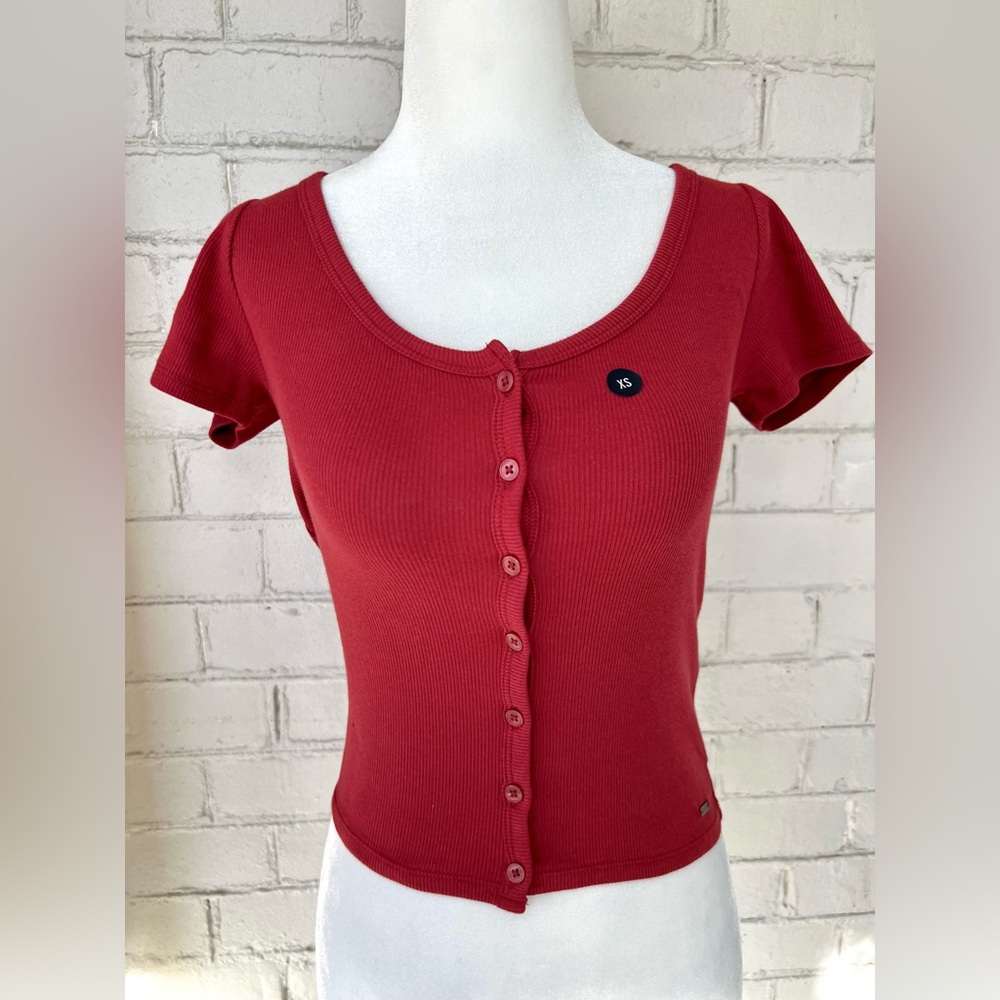 NWT Hollister Baby Tee Button Up Short Sleeve Ribbed Crop Red Shirt, Size XS